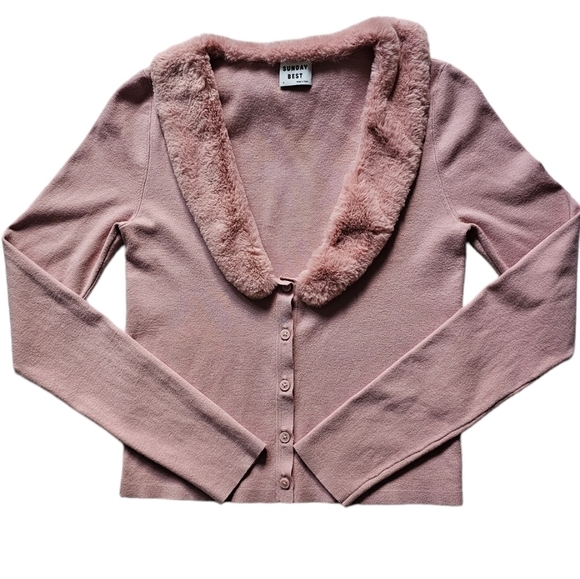 ๐2/C$50 Aritzia Sunday Best Pink Faux Fur Collar button-u cardigan S- XS - Picture 2 of 5